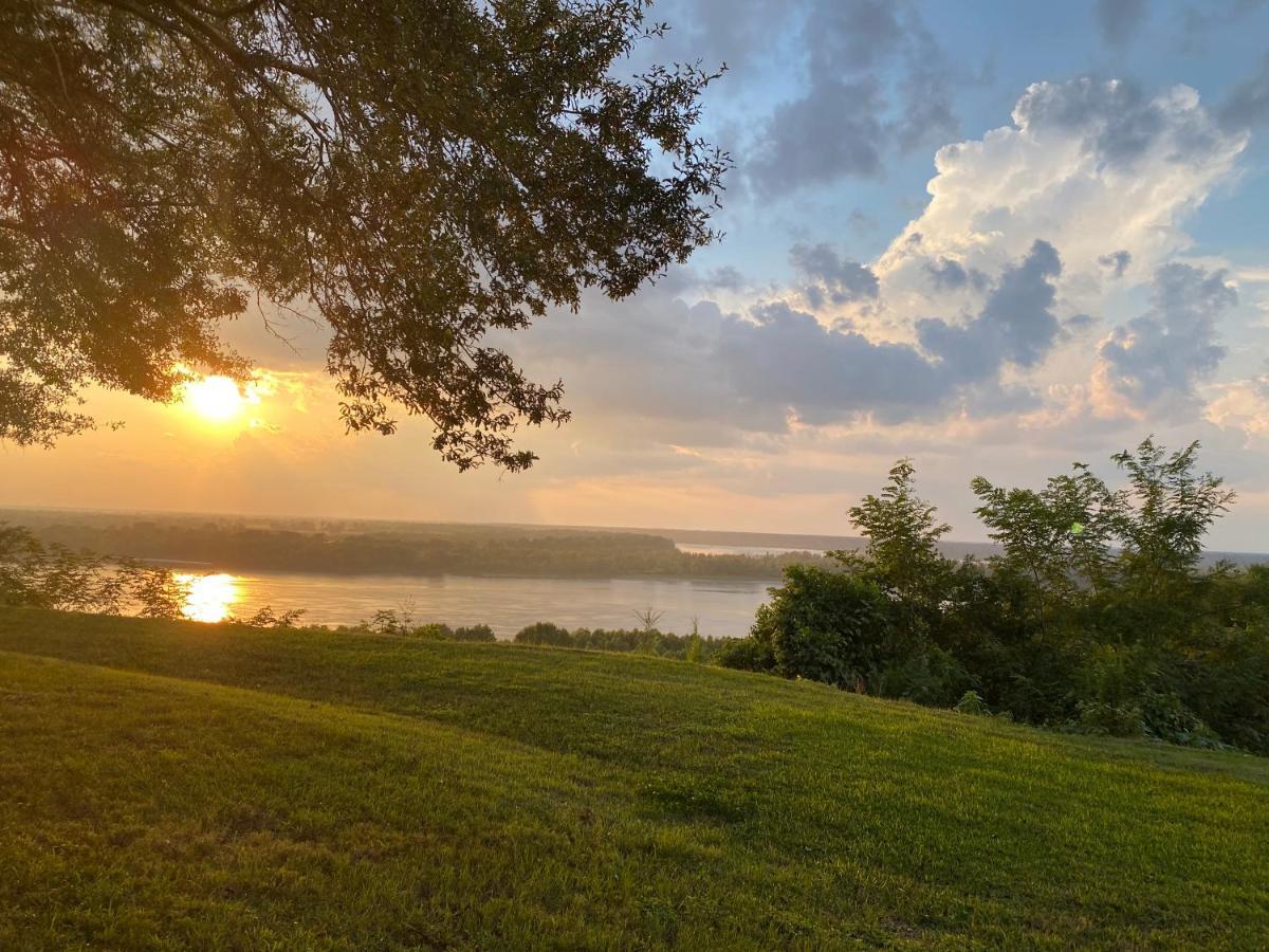 The King's Daughters On The Bluff Overlooking The Mighty Mississippi